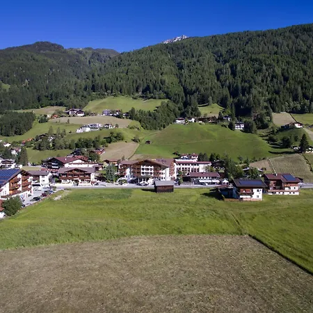 فندق Stubaierhof 4*