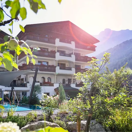 Stubaierhof Hotel 4*